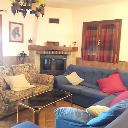 Hébergement de vacances Spacious House With Mountain View In