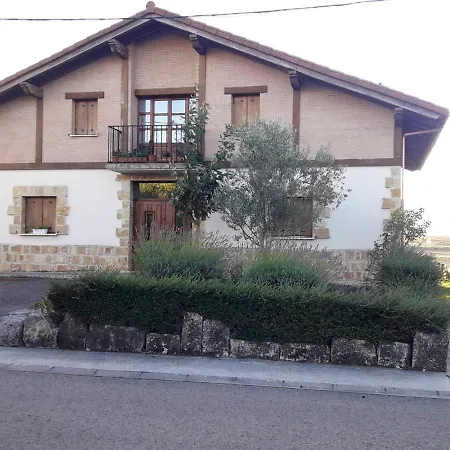 Hébergement de vacances Spacious House With Mountain View In