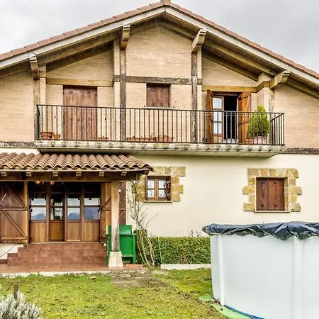 Spacious House With Mountain View In Hébergement de vacances Munain