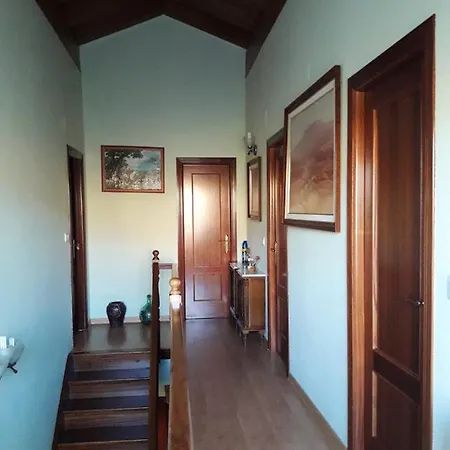 Spacious House With Mountain View In Munain