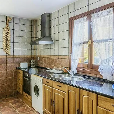 Spacious House With Mountain View In Munain